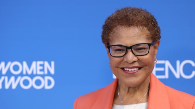 karen-bass-endorsed-by-hollywood’s-crew-unions-in-la.-mayor’s-race