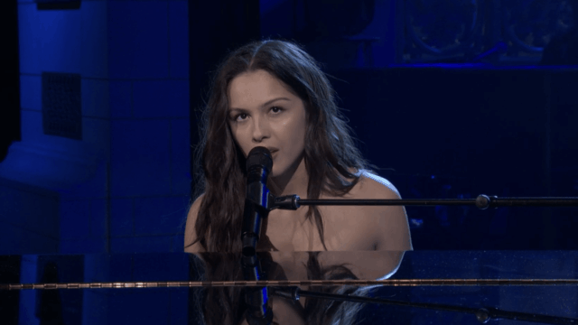 olivia-rodrigo-recalls-working-with-“acting-legend”-jake-paul,-sings-“drivers-license”-parody-on-‘snl’