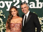 Jessica Alba & Cash Warren’s Awkward Graduation Distance Isn’t What You Think jessica-alba-&-cash-warren’s-awkward-graduation-distance-isn’t-what-you-think