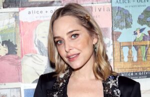 ジェニー・モレンがPDAで非難される ジェニー・モレンがPDAで串刺しにされる
