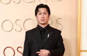 ハドソン・ウィリアムズ、高校時代の写真に鉤十字が写っていたことを「深く後悔」しているとの報道 hudson-williams-‘deeply-regrets’-resurfaced-high-school-photo-with-swastika:-report