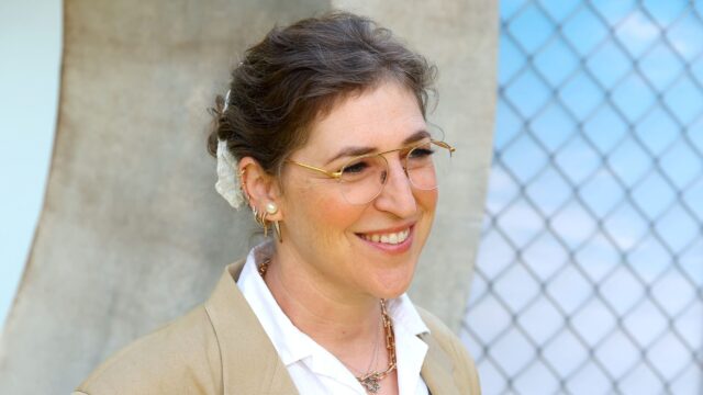 mayim-bialik-details mayim-bialik-details