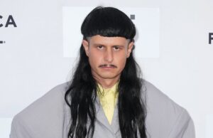 オリバー・ツリーはどのようにして亡くなったのか?ヘリコプター墜落事故について分かっていること how-did-oliver-tree-die?-what-we-know-about-the-helicopter-crash